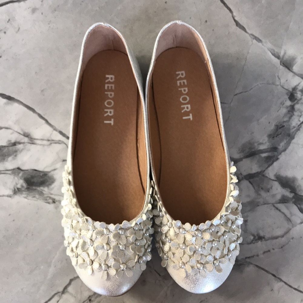 NWB! REPORT FOOTWEAR ANNISTON SILVER FLATS